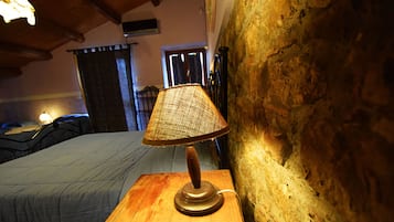 Habitación cuádruple | Escritorio, insonorización, cunas y camas extra