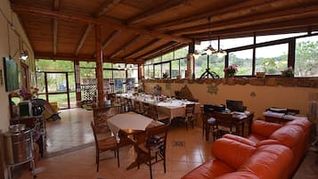 Coin salon dans le hall