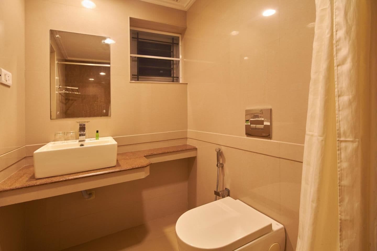 shower, rainfall showerhead, free toiletries, hair dryer