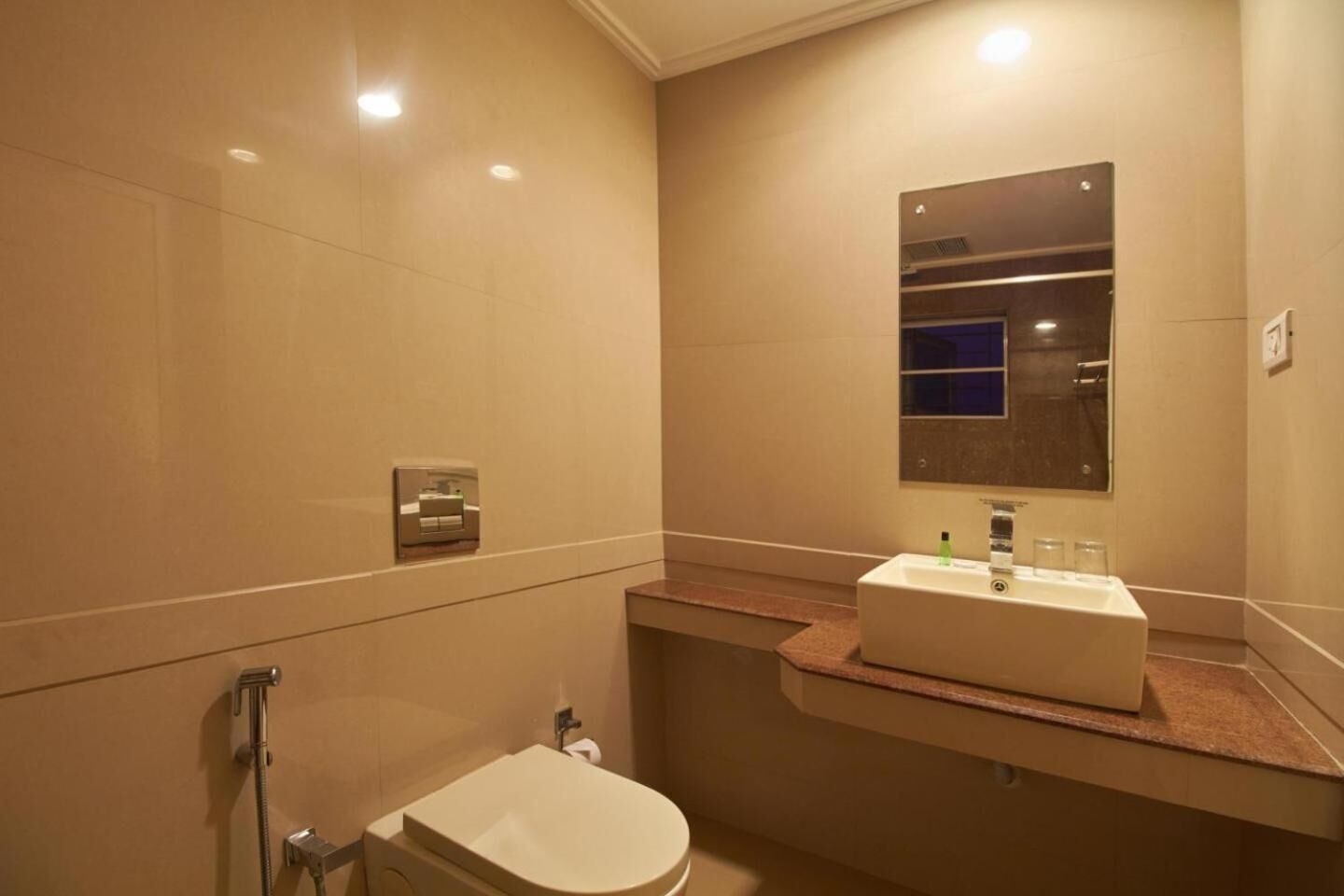 shower, rainfall showerhead, free toiletries, hair dryer