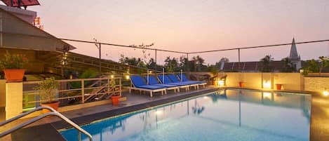 Piscina externa sazonal