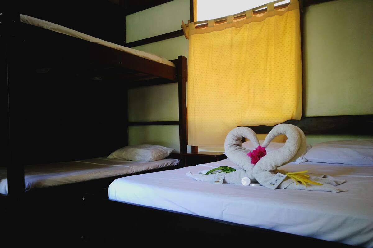 In-room safe, bed sheets