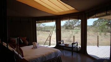 Deluxe Tent | Premium bedding, in-room safe, free cots/infant beds, free rollaway beds