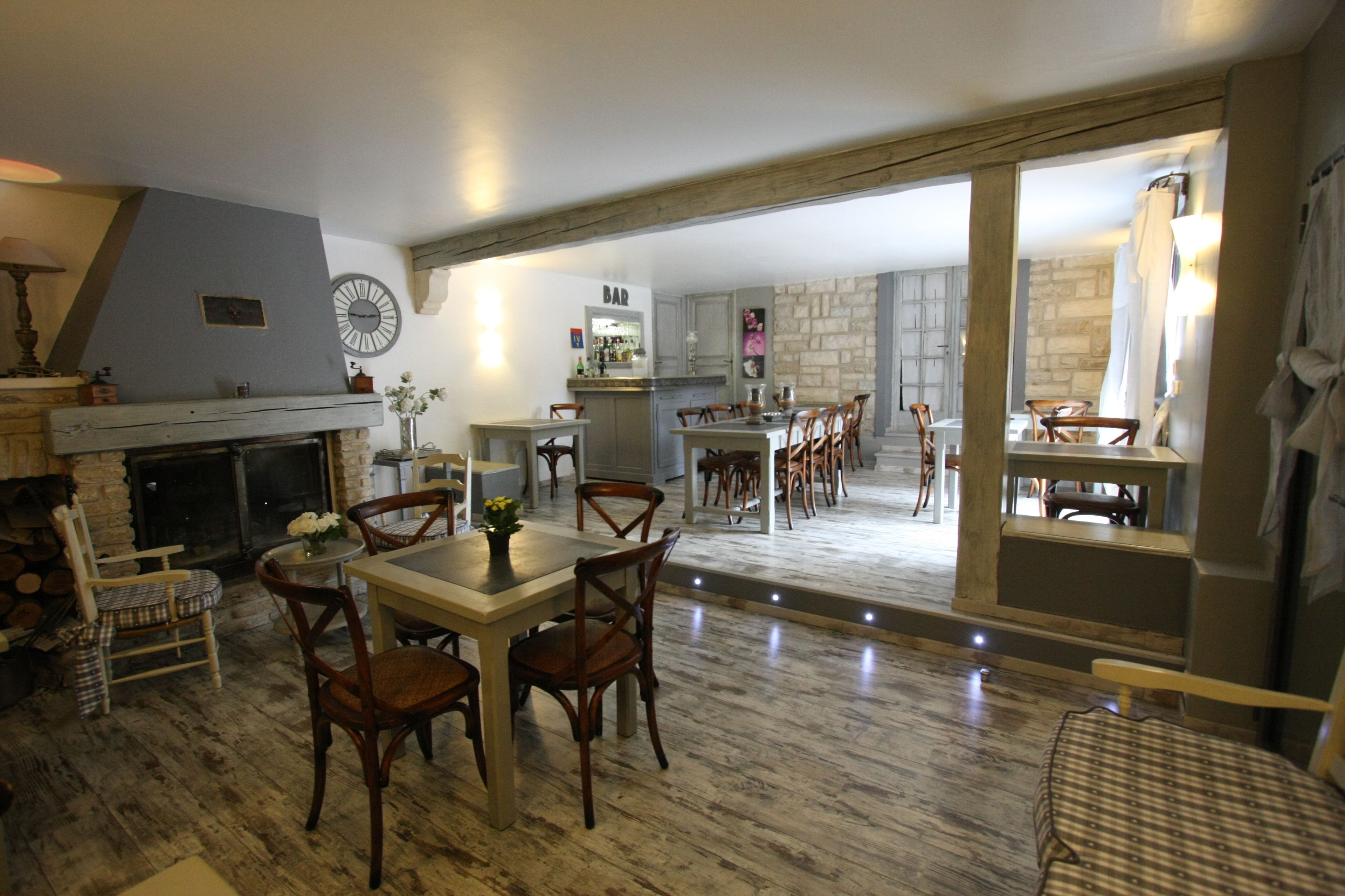 Daily continental breakfast (EUR 11.00 per person)