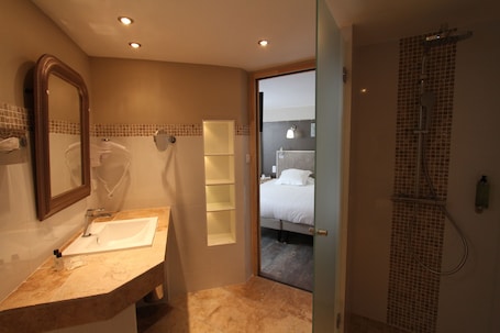 Suite, Ensuite (Mini) | Bathroom. Hotel Van Gogh