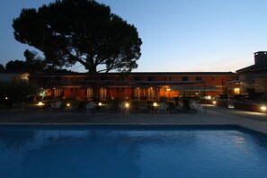 Front of property - evening/night - Hotel Van Gogh (St.-Rémy-de-Provence)