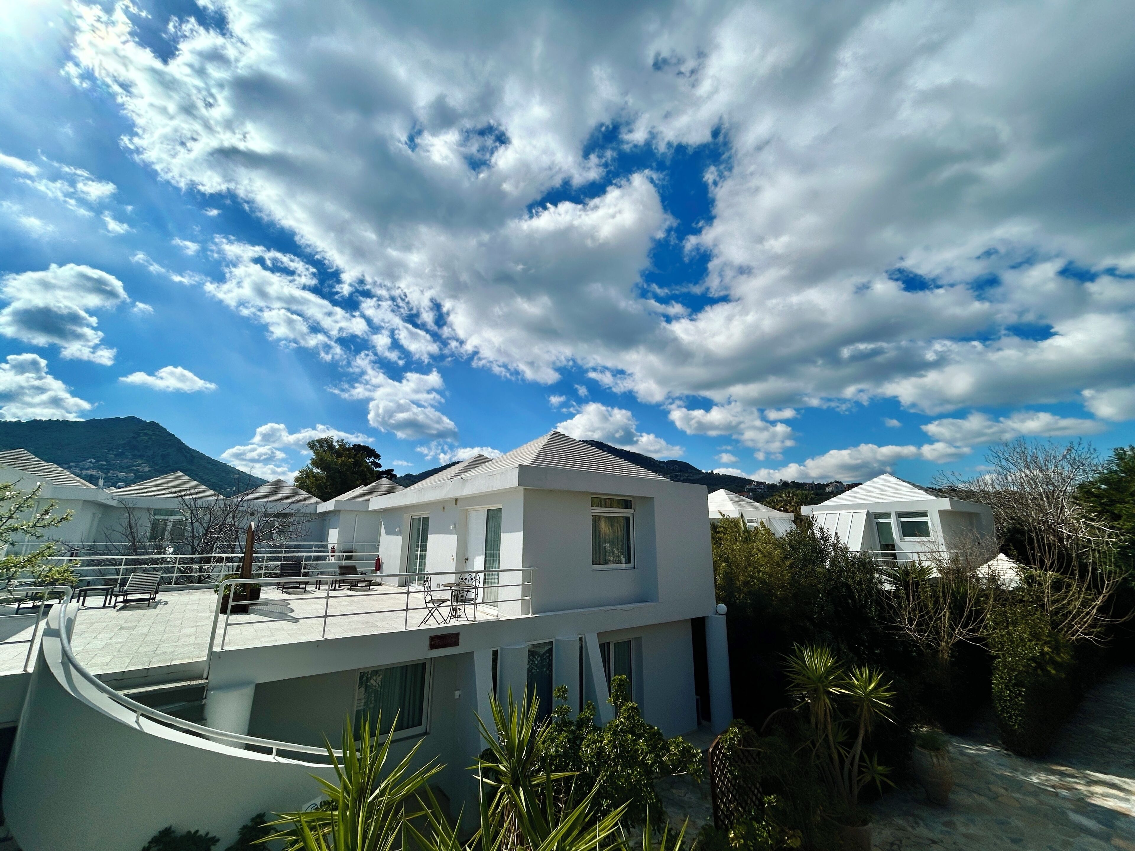 Superior Apartment with Pool View | Garden view