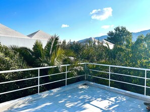 Master Apartment with Pool or Garden View - Split Level | 陽台景觀