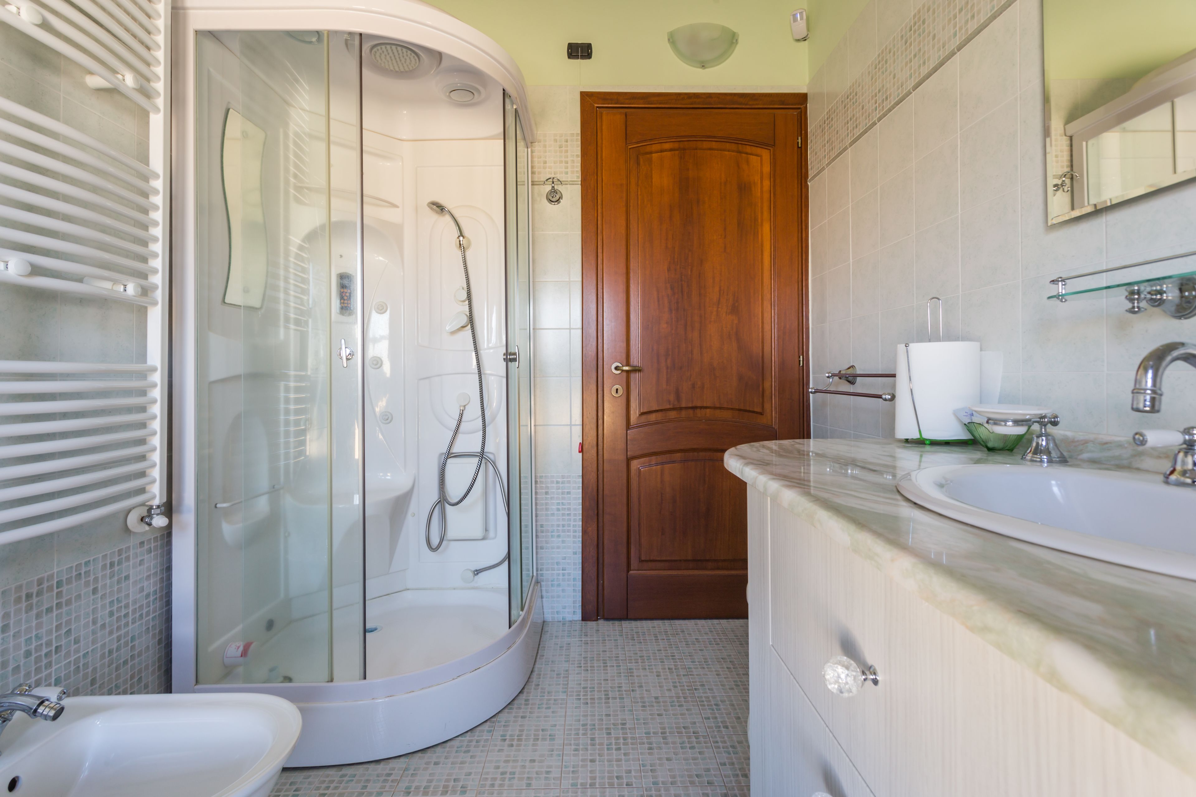 Design-Apartment, 2 Schlafzimmer, eigenes Bad, Turm | Badezimmer | Dusche, Hydromassagedusche, Haartrockner, Bidet
