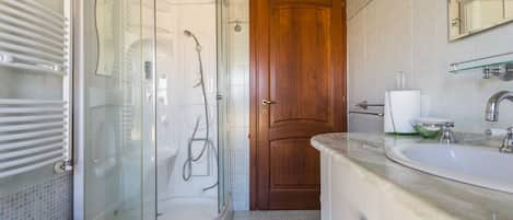 Design Apartment, 2 Bedrooms, Private Bathroom, Tower | Bathroom | Shower, hydromassage showerhead, hair dryer, bidet
