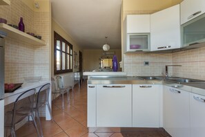 Breakfast area - ANAELEHOUSEAPARTMENTS L.T.B. (Arborea)