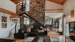 L'Exécutive - Chalet 5 chambres | Oppholdsområde | Flatskjerm-TV, peis og DVD-spiller