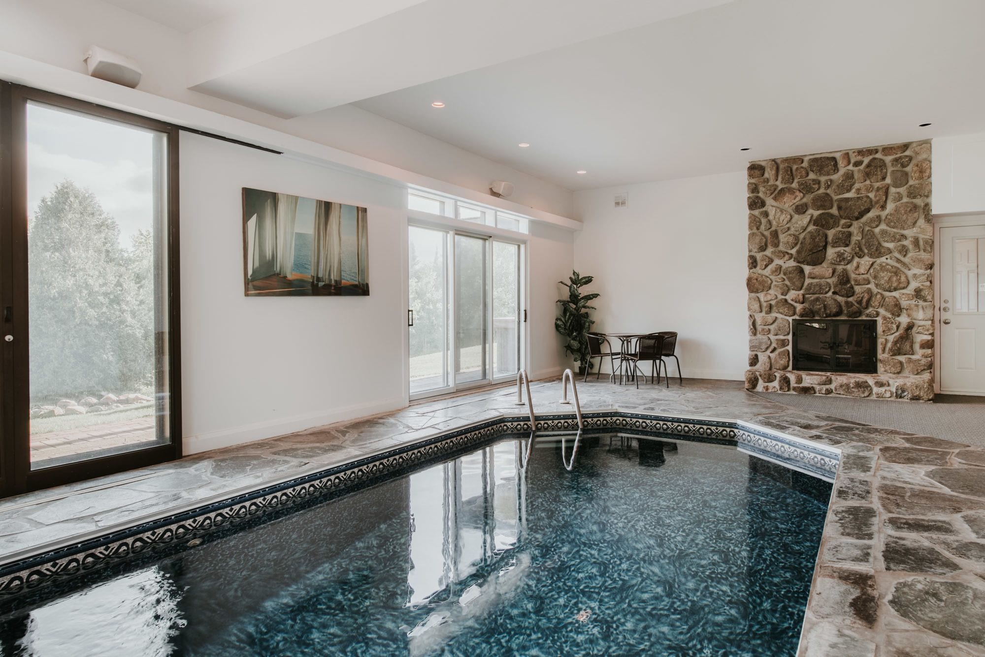 Een seizoensgebonden buitenzwembad