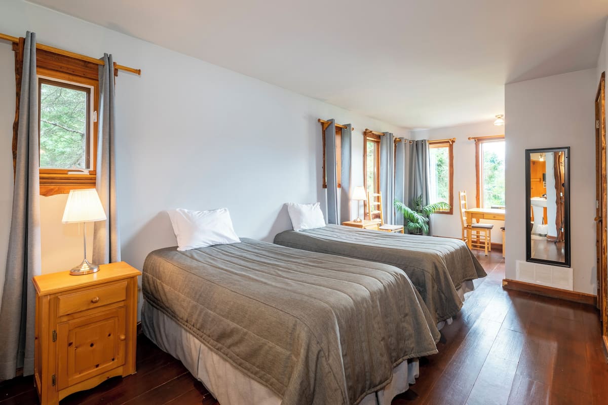 1 bedroom, individually furnished, iron/ironing board, free WiFi