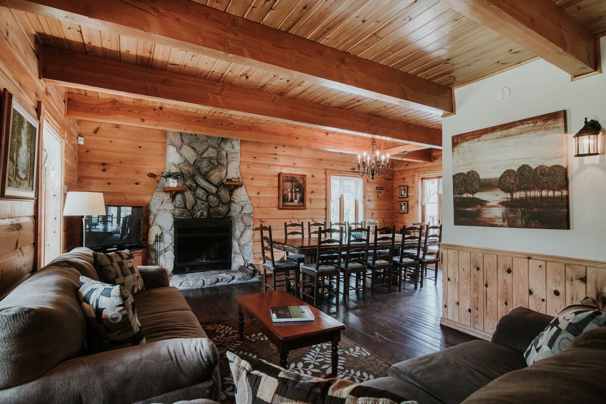 La Canadienne - Chalet 4 chambres | Oppholdsområde | Flatskjerm-TV, peis og DVD-spiller