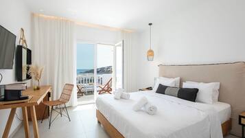 2 bedrooms, premium bedding, in-room safe, desk