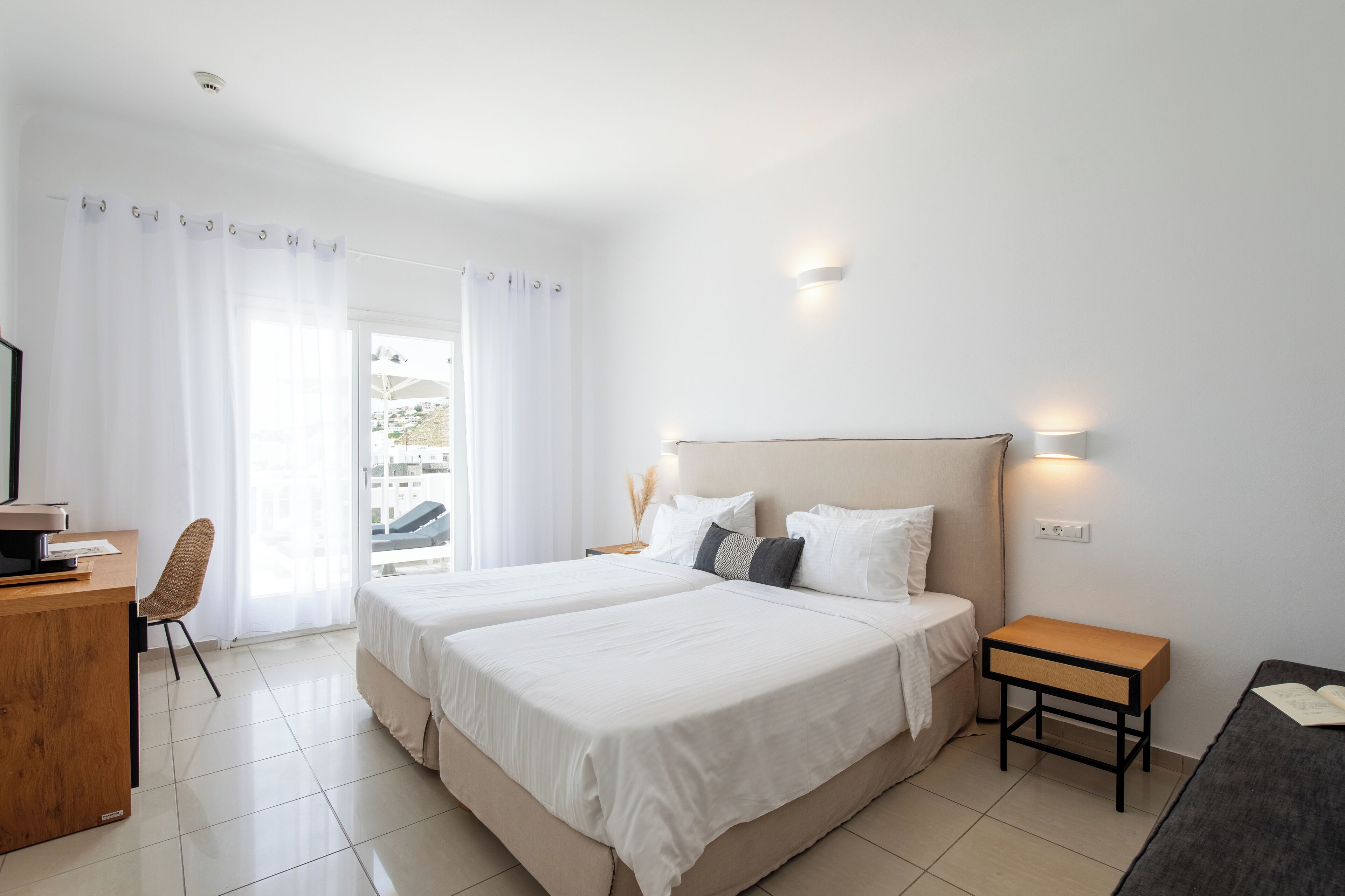 Premium bedding, in-room safe, desk, laptop workspace