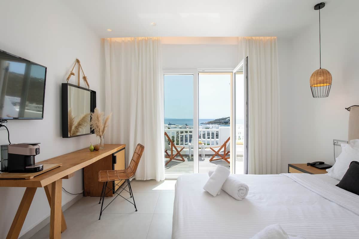 Habitación familiar, 2 habitaciones, balcón, vista al mar | 2 habitaciones y ropa de cama de alta calidad