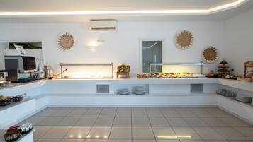 Free daily buffet breakfast
