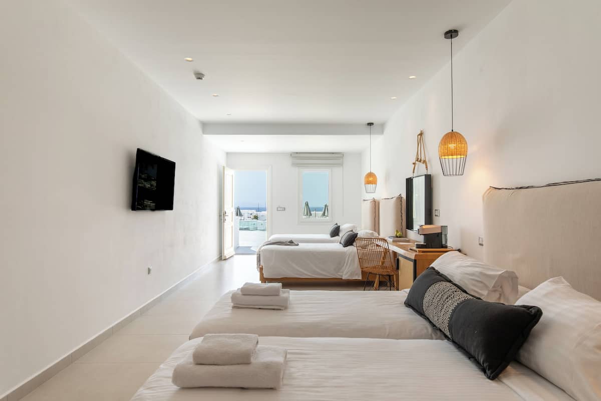 Habitación cuádruple Deluxe, 1 habitación, vista al mar | 2 habitaciones y ropa de cama de alta calidad