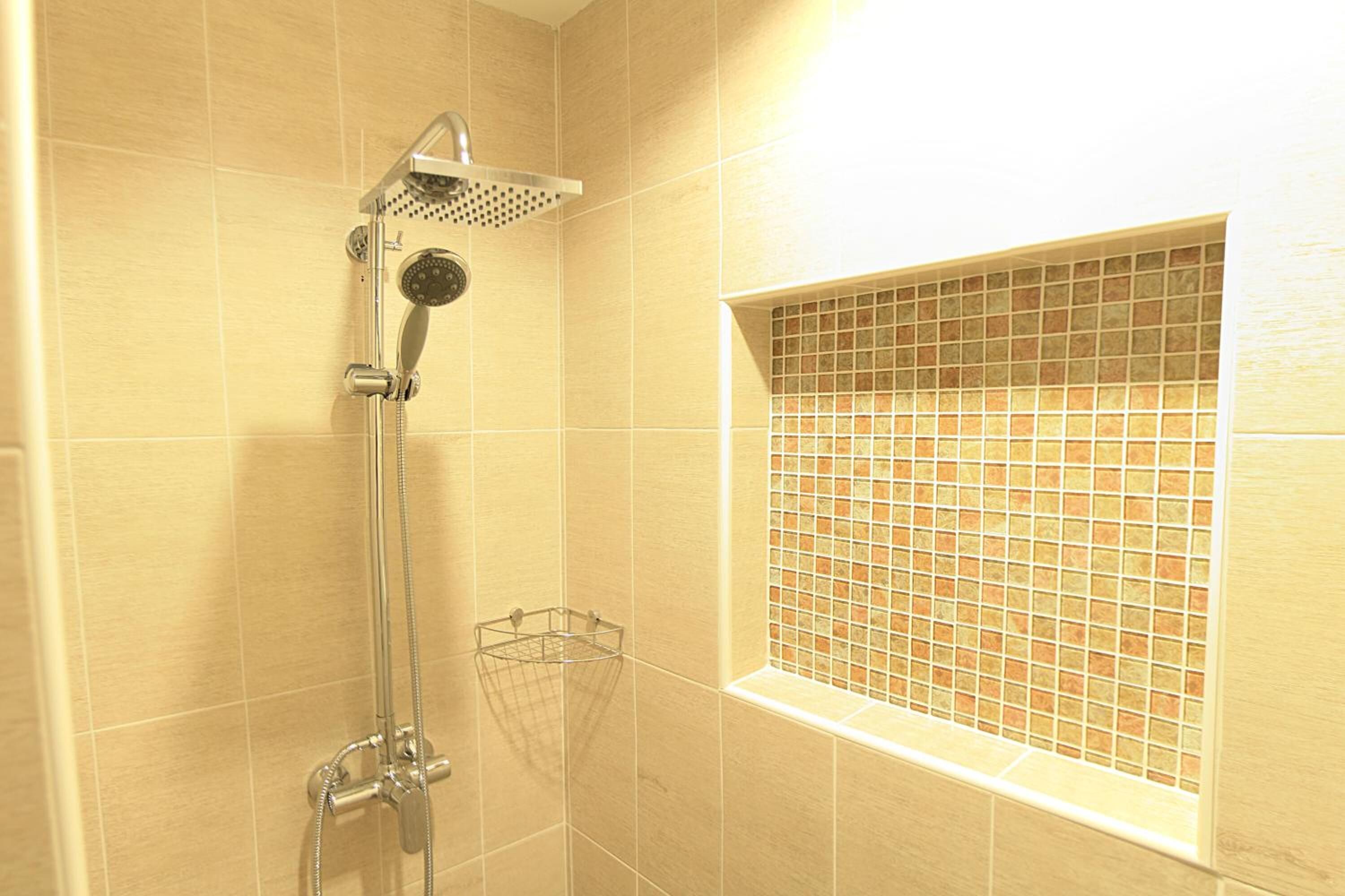 shower, rainfall showerhead, free toiletries, hair dryer