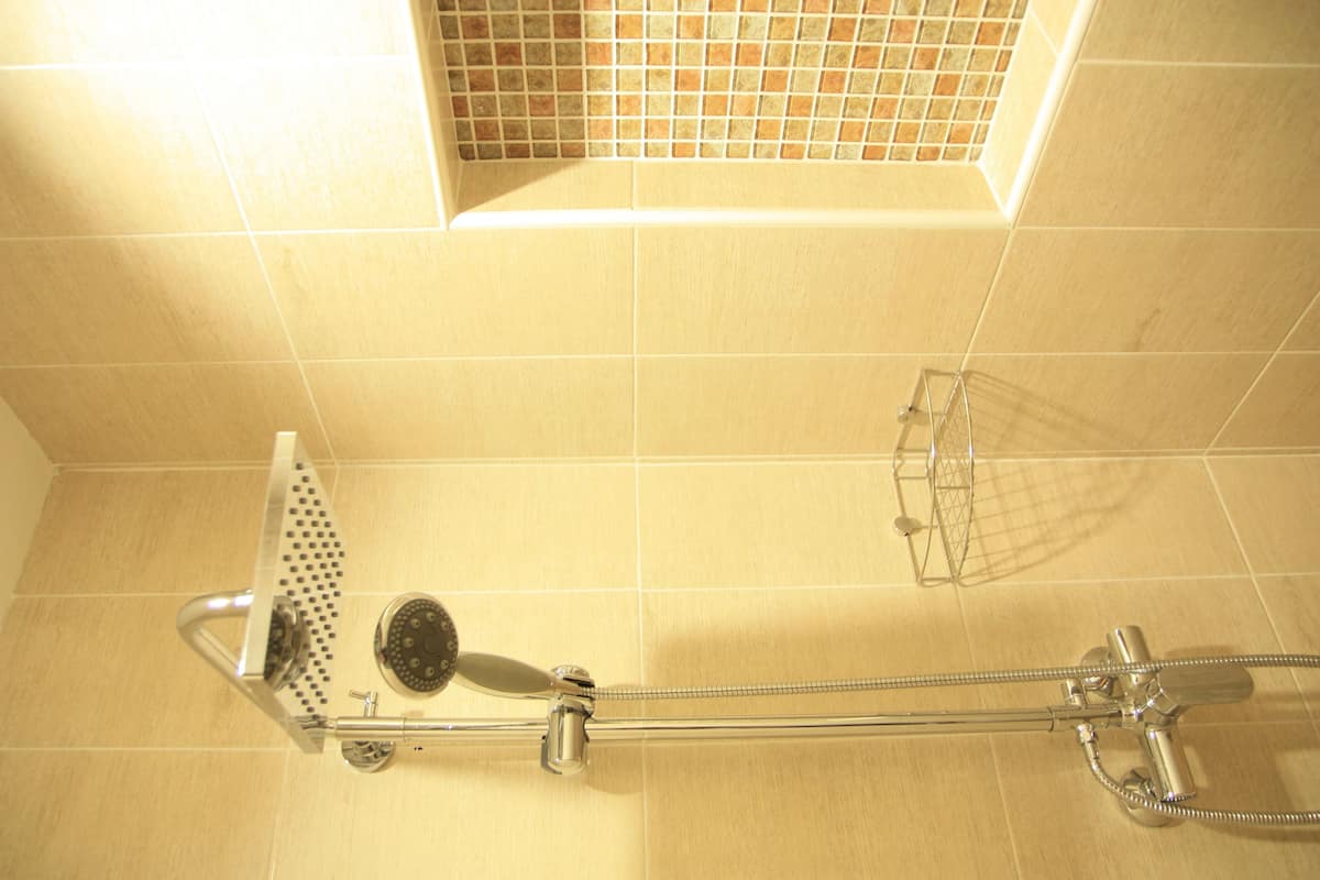 standard room | bathroom shower