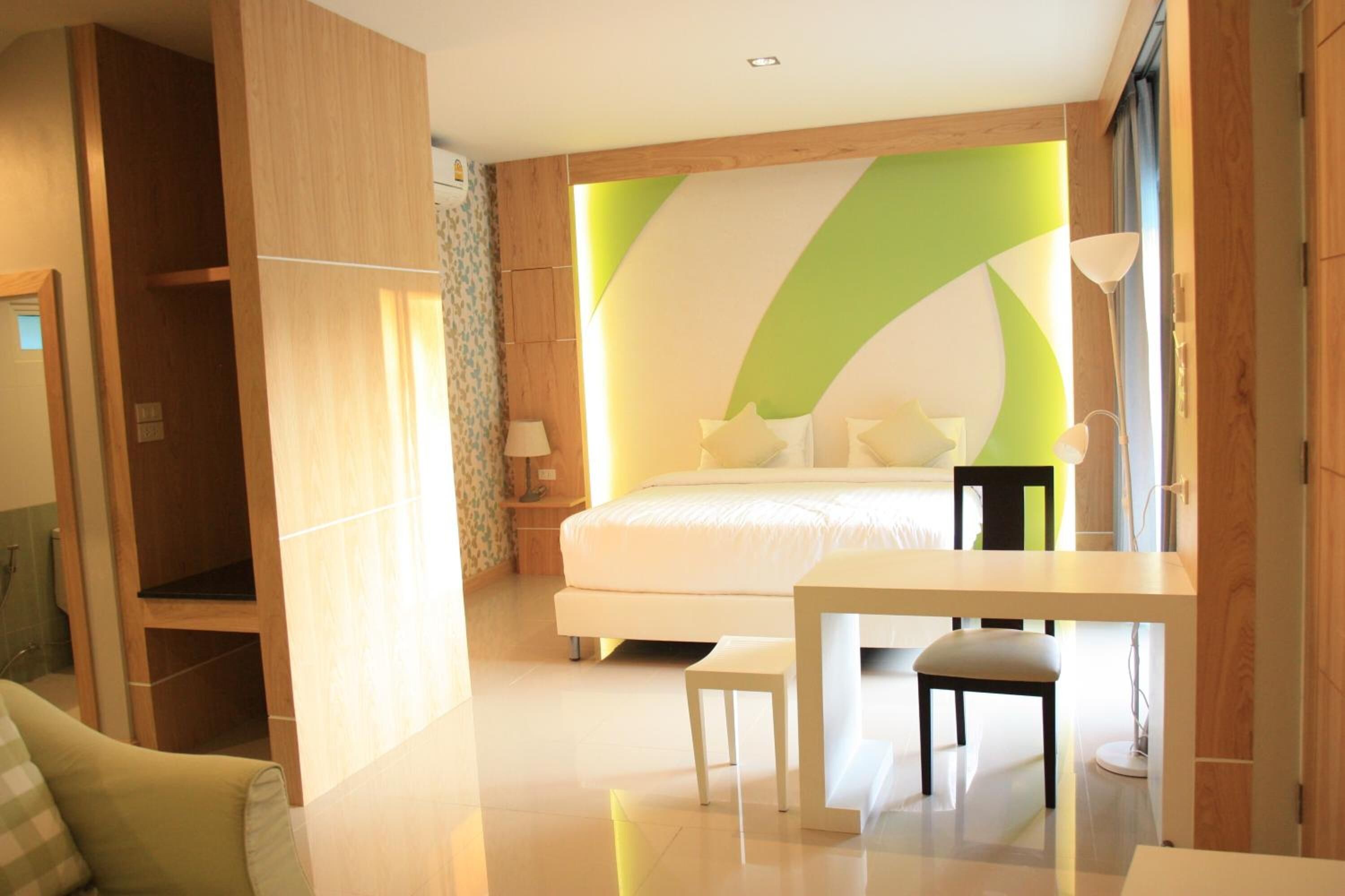 遮光カーテン、WiFi (無料)、ベッドシーツ