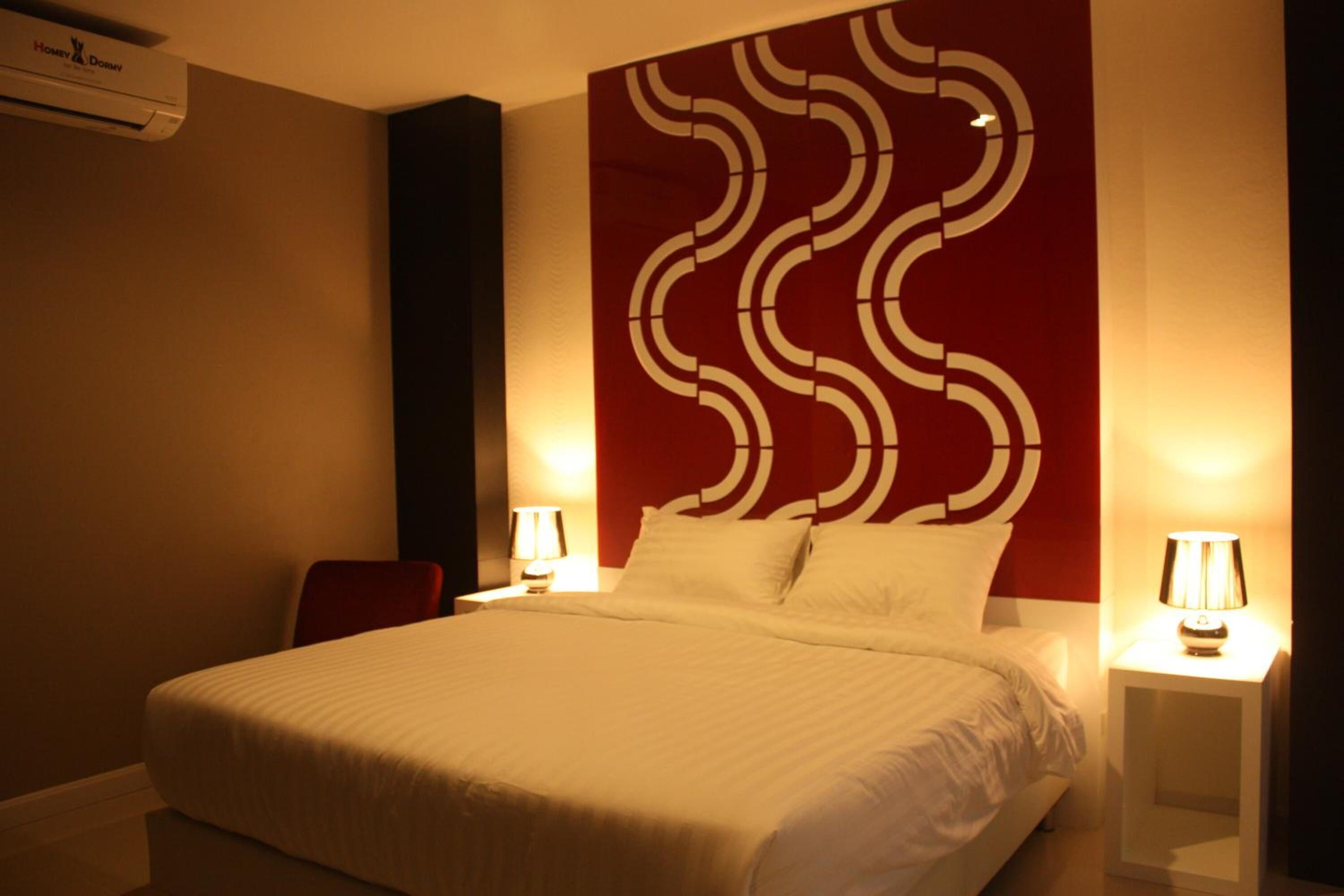 blackout curtains, free wifi, bed sheets