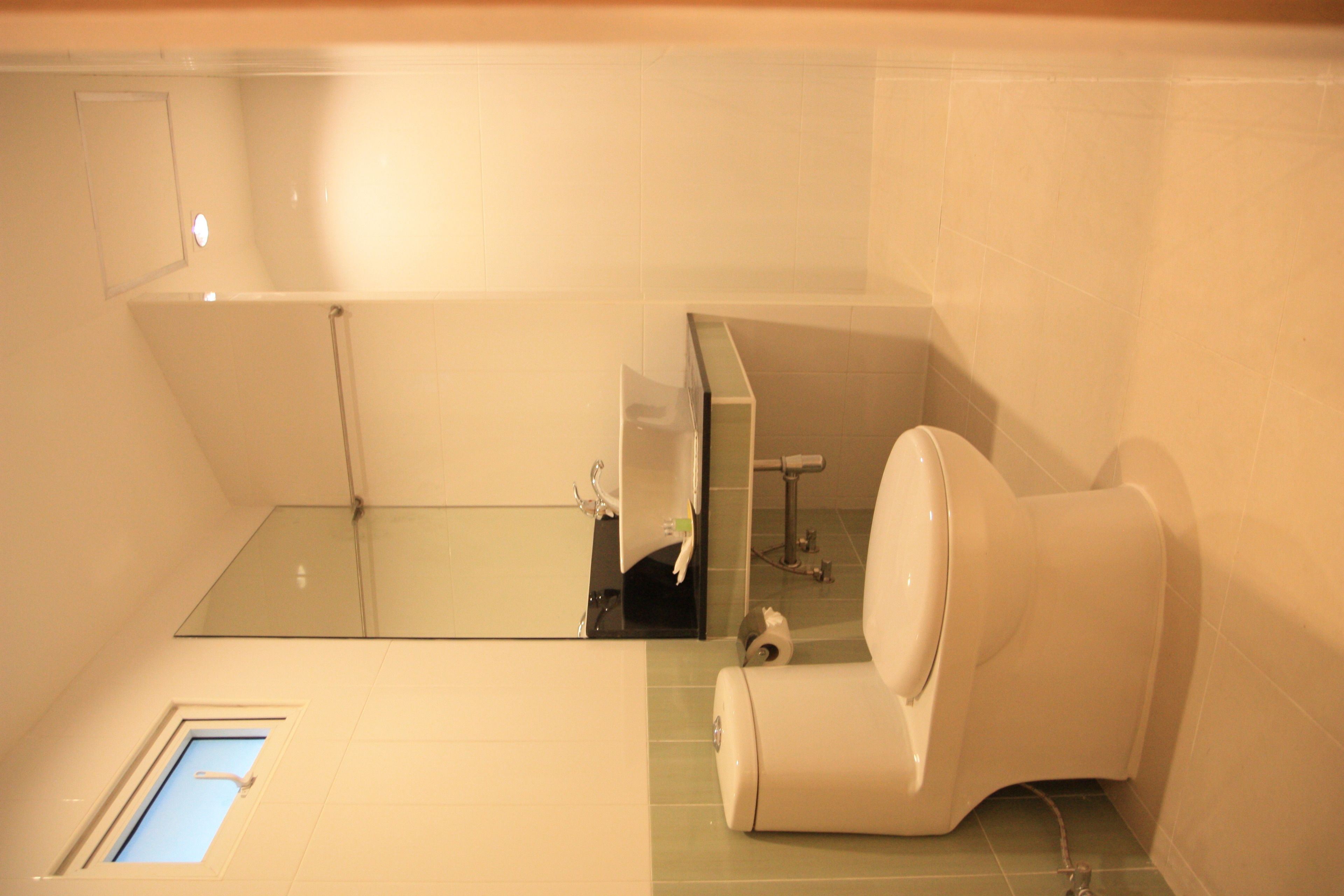 deluxe room | bathroom | shower, rainfall showerhead, free toiletries, hair dryer