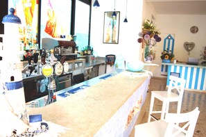 Bar (in der Unterkunft)