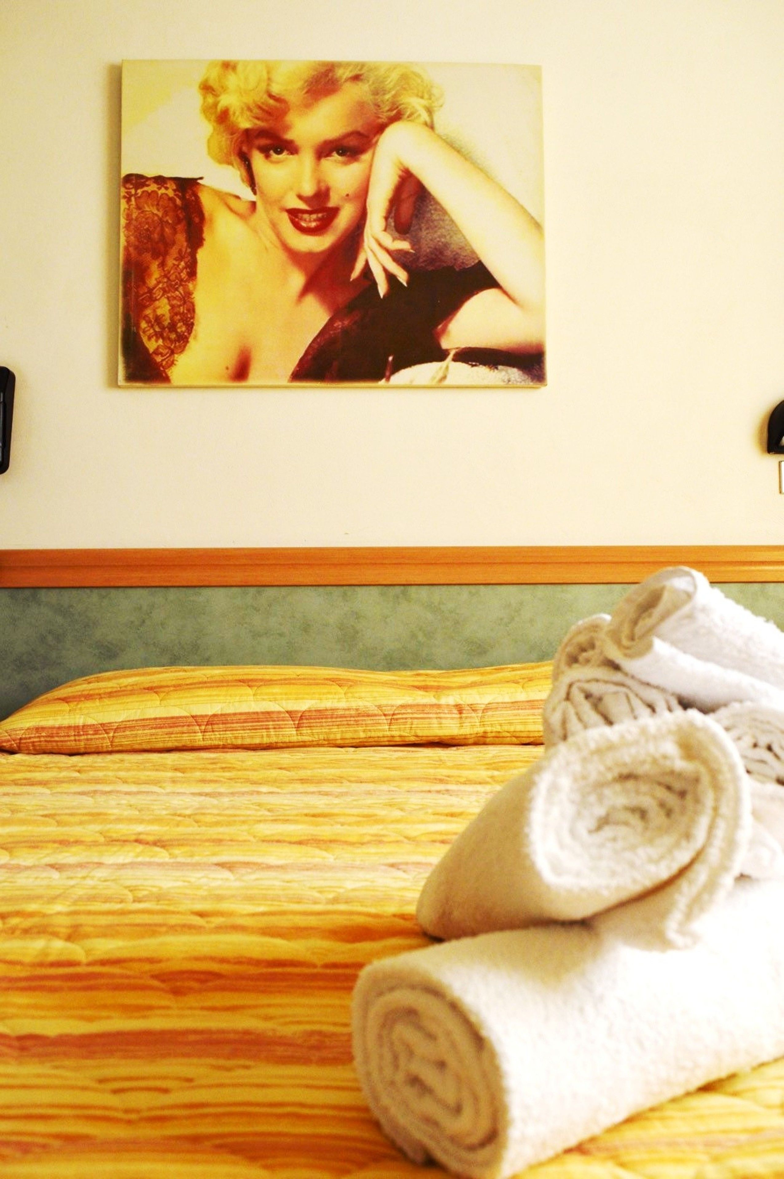 standard double room | 1 bedroom, minibar, in-room safe, desk