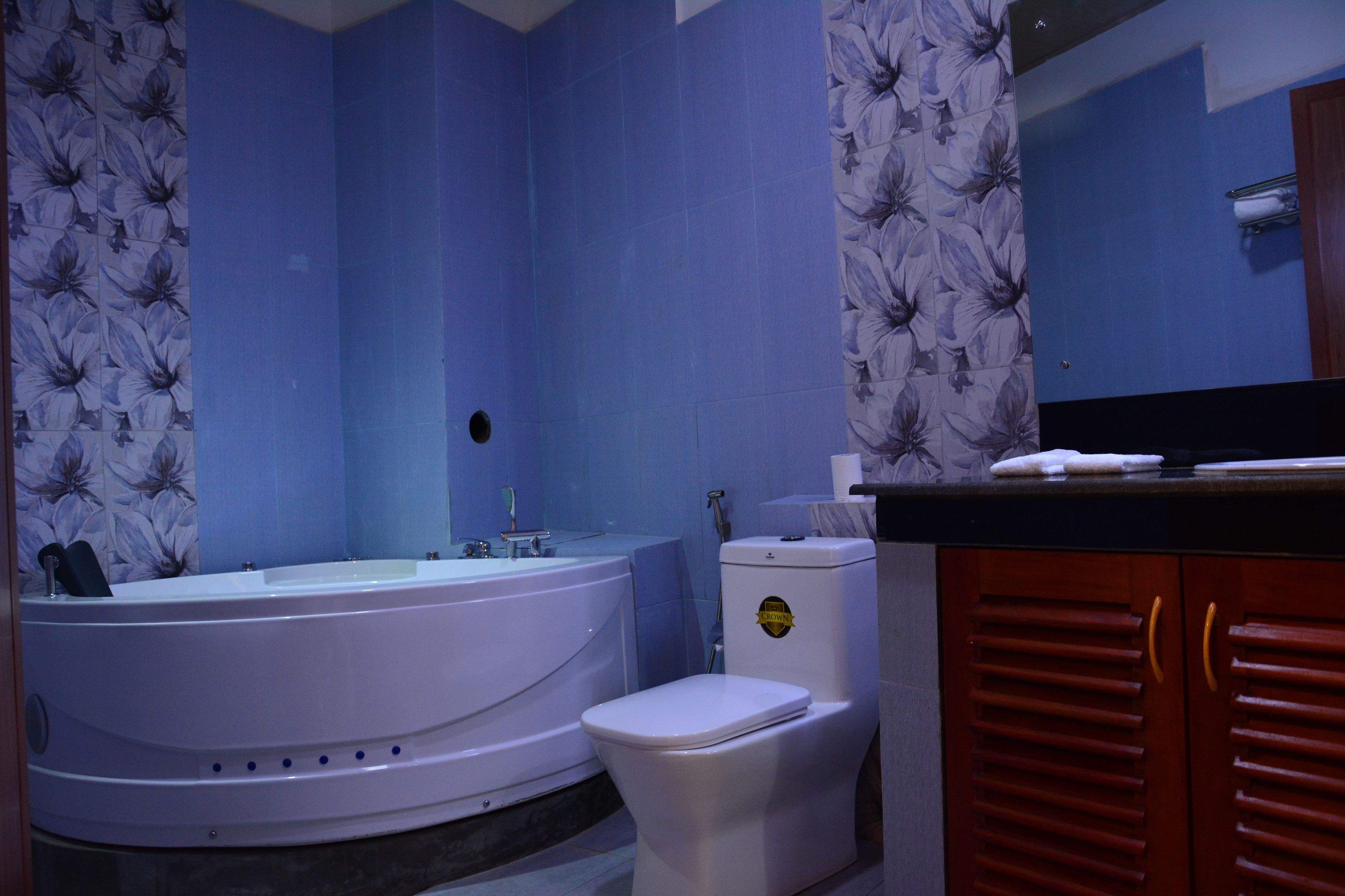 honeymoon room, 1 king bed (super deluxe) | bathroom | free toiletries, hair dryer, towels