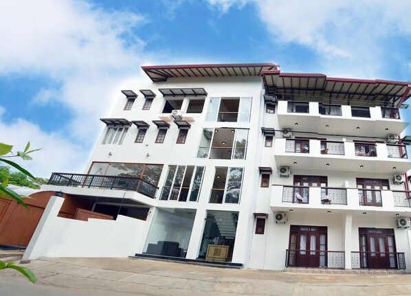 Front of property - Gloria Grand Hotel (Unawatuna)