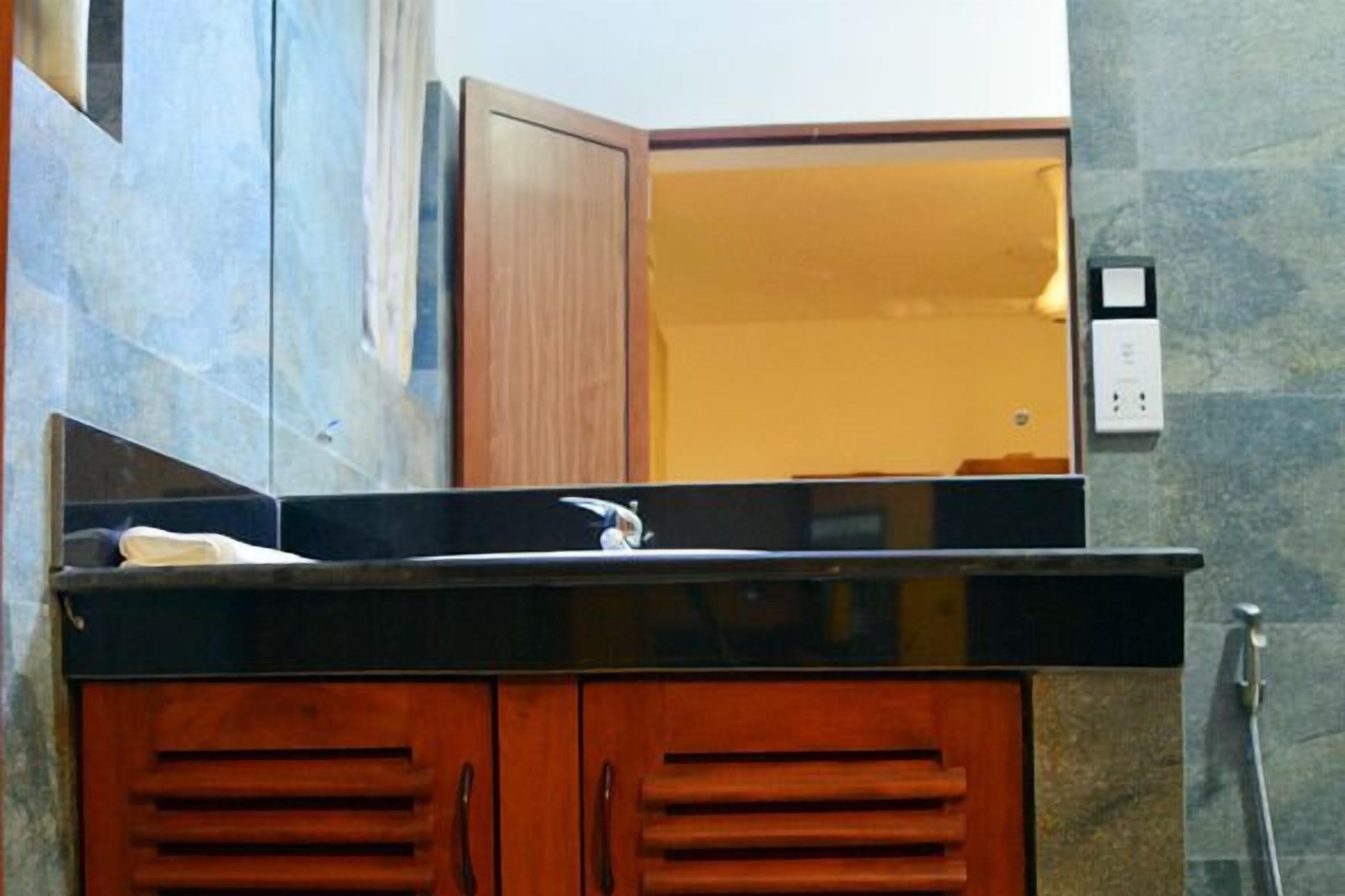 deluxe room, 1 king bed | bathroom sink