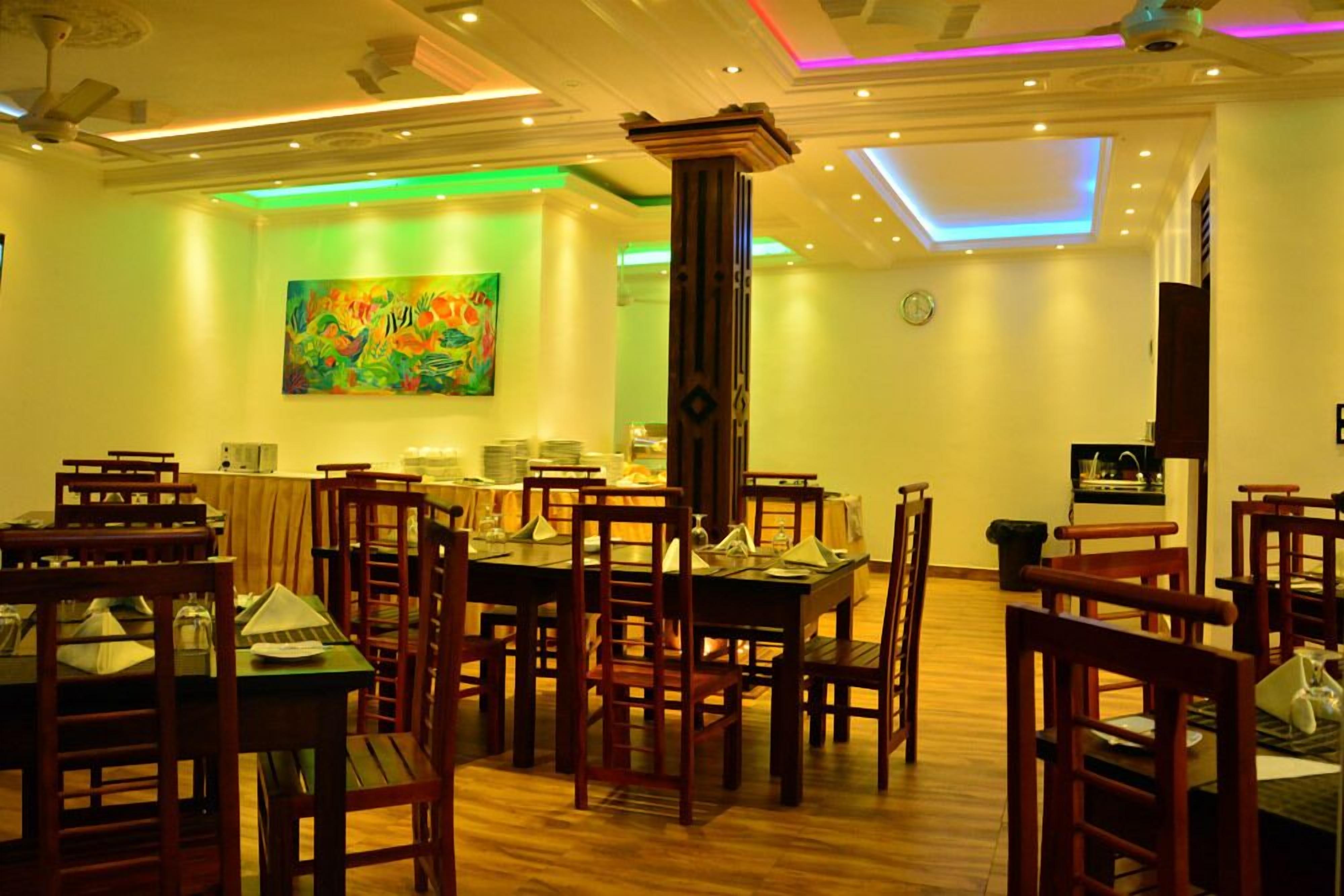 breakfast, lunch, dinner served; international cuisine