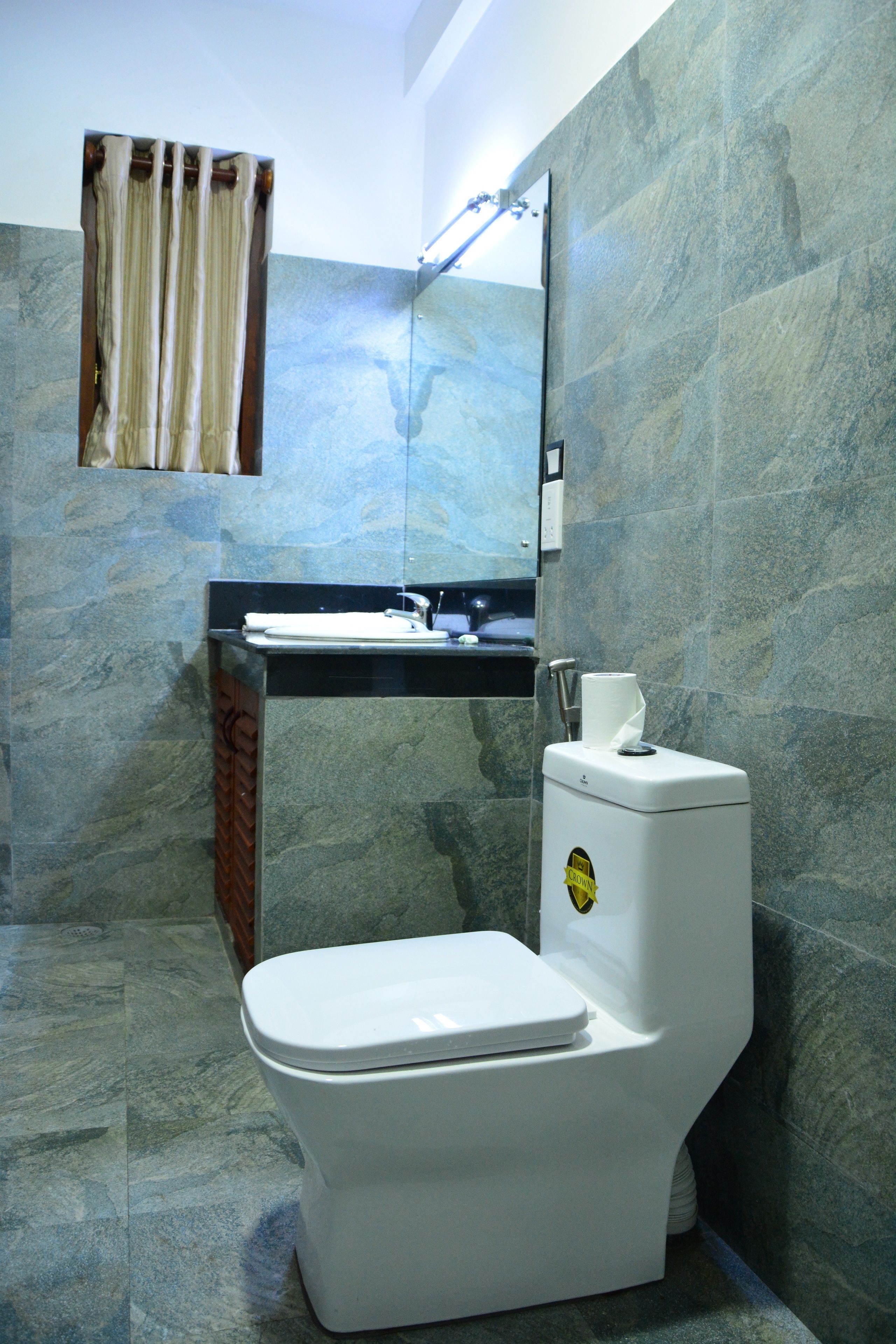 deluxe room, 1 king bed | bathroom | free toiletries, hair dryer, towels