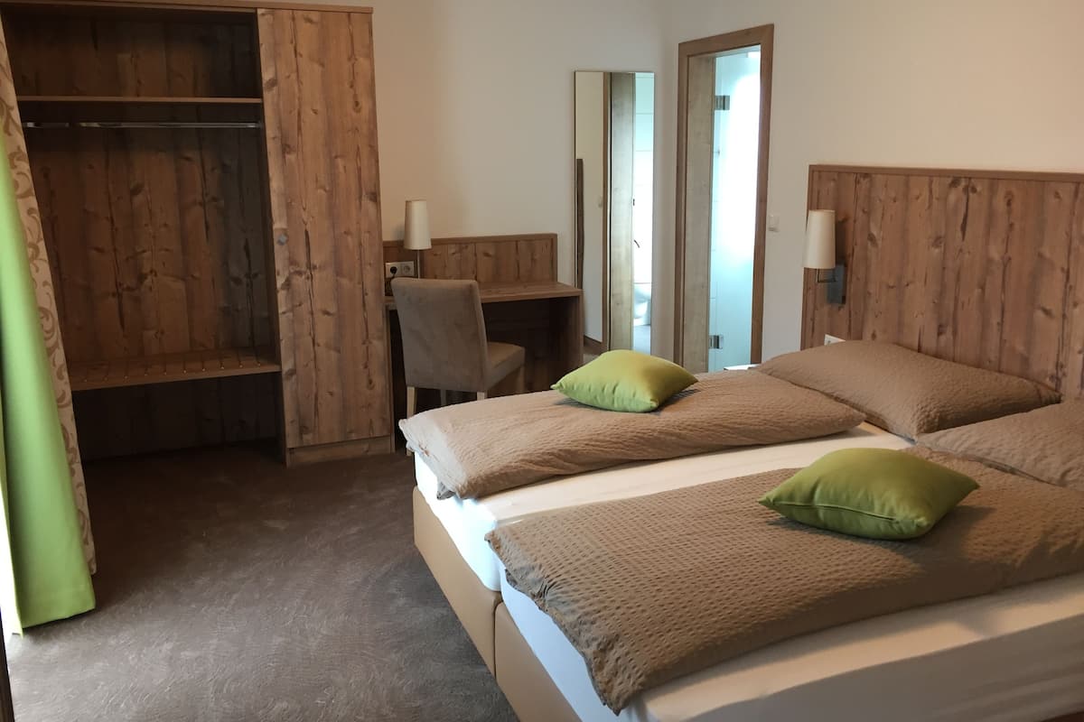 Double Room | Desk, blackout drapes, soundproofing, free WiFi