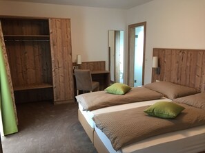 Desk, blackout curtains, soundproofing, free WiFi - Pension David (Puch bei Hallein)