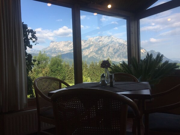 Free daily buffet breakfast - Pension David (Puch bei Hallein)