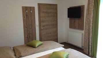 Doppelzimmer | Schreibtisch, Verdunkelungsvorhänge, schallisolierte Zimmer