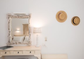 Standard Room | In-room safe, soundproofing, iron/ironing board, free WiFi