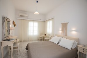 In-room safe, soundproofing, iron/ironing board, free WiFi - Charissi Hotel (Mykonos)