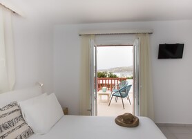 Suite, Sea View (Split Level) | In-room safe, soundproofing, iron/ironing board, free WiFi