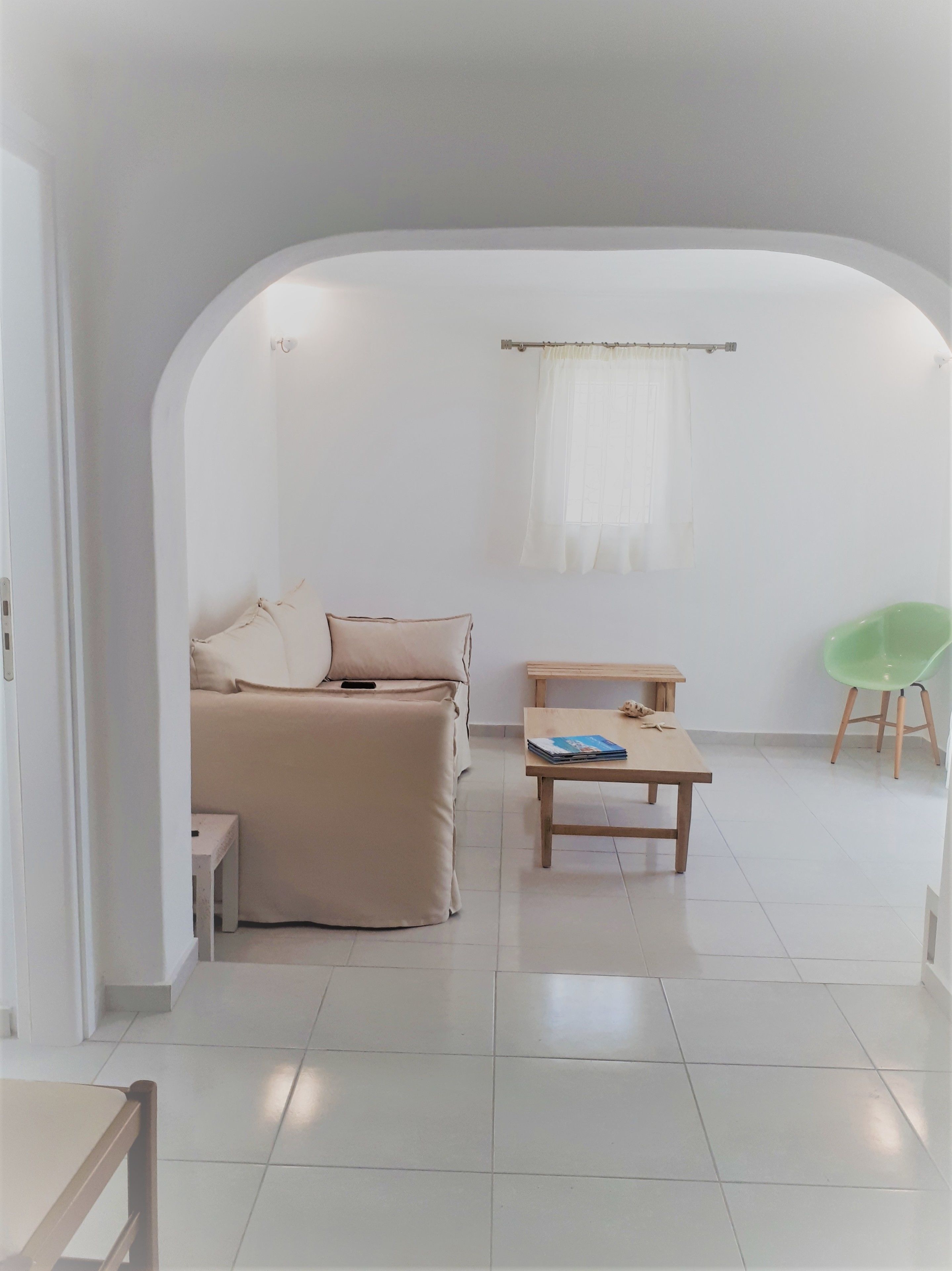 family room, garden view (deluxe) | view from room