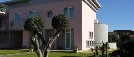 Habitación doble, baño compartido | Exterior