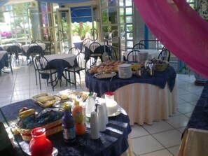 Daily buffet breakfast for a fee - Hotel Seven Residence (Centola)