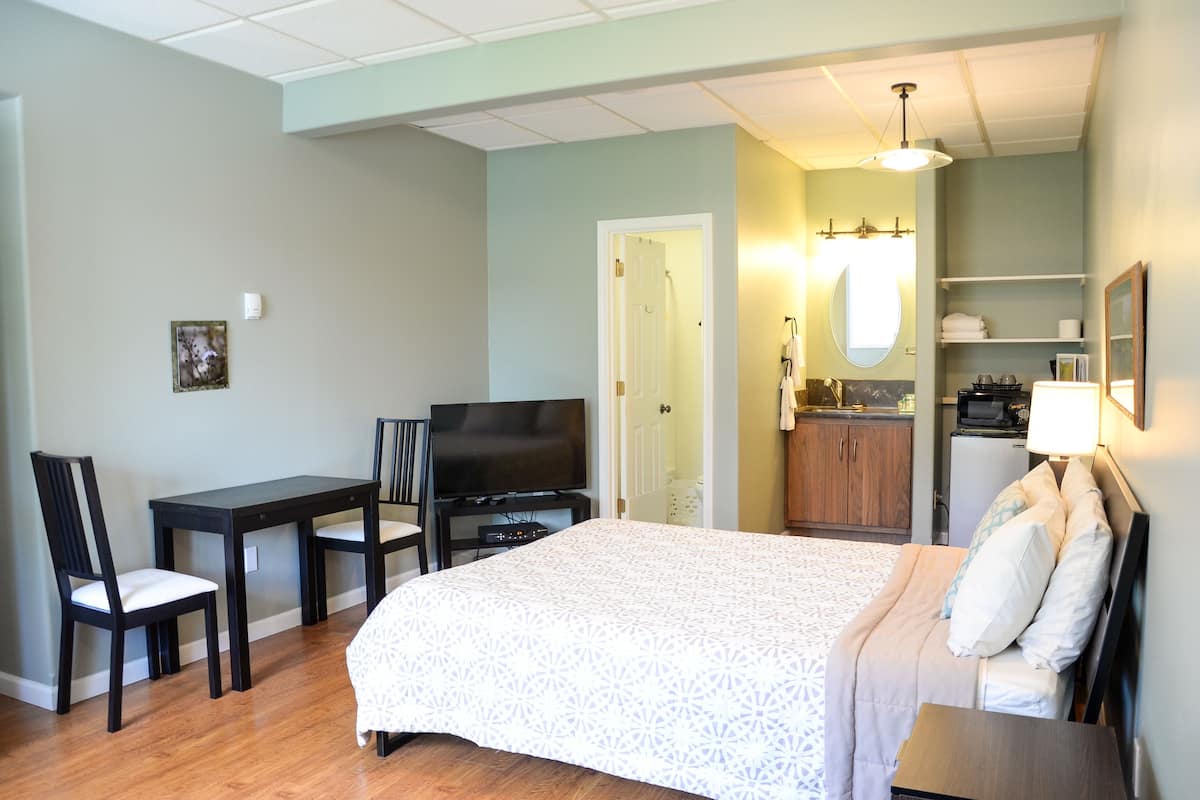 Family Room, 1 Queen Bed with Sofa bed | Free WiFi, bed sheets
