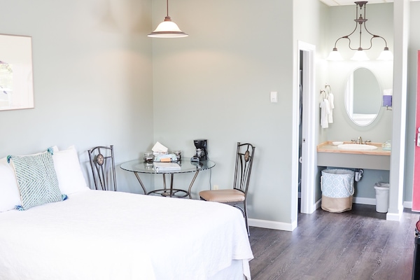 Standard Room, 2 Double Beds | WiFi (free), bed sheets