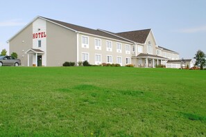 Exterior - Auberge Bouctouche Inn & Suites (Bouctouche)