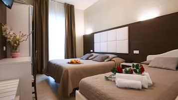 Bộ đồ giường cao cấp, két bảo mật tại phòng, bàn